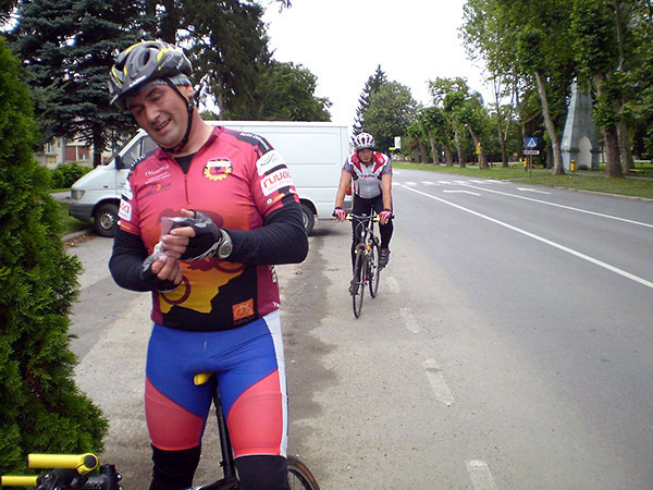 Samoborski biciklistiki dvojac Zvonimir i Darko treu godinu za redom odvozili supermaraton Samobor-Ilok
