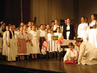 Folklorni ansambl Mladost velikim koncertom proslavio 35 godina svog djelovanja