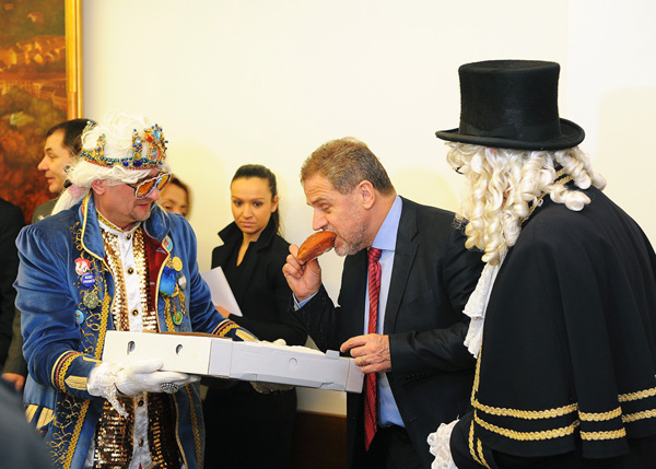 Faniki likovi i gradonaelnik Beljak posjetili su zagrebakog gradonaelnika Bandia i pozvali ga na Fanik