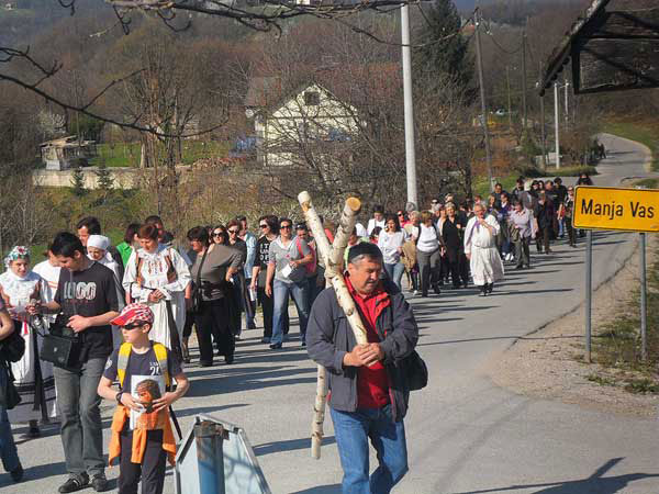 U upi sv. Leonarda u Kotarima odrana procesija krinog puta 