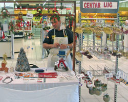 Prodajna Božićna izložba radova štićenika Centra za odgoj i obrazovanje Lug 