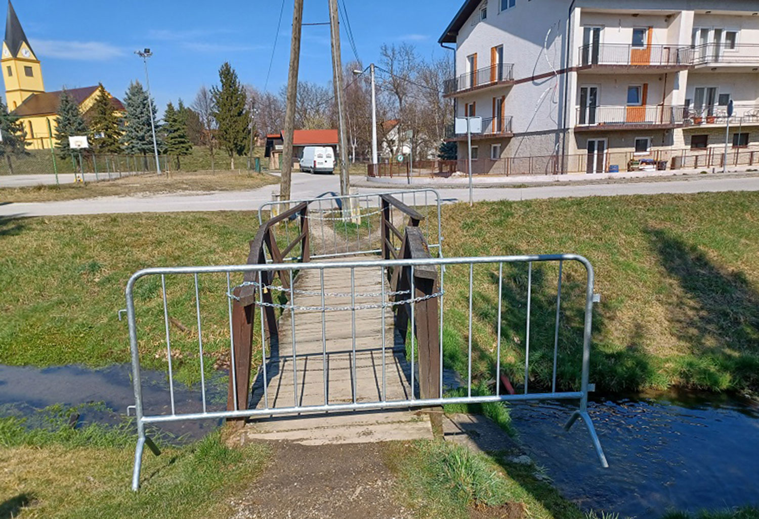 Zatvoren pjeaki most u Lugu Samoborskom