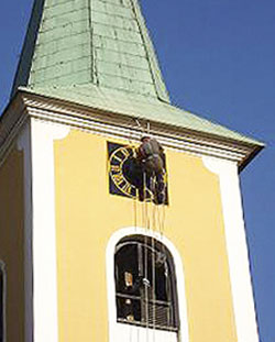 Na zvonik crkve Presvetog Trojstva postavljen novi sat