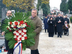 Ispred Velikog kria na Samoborskom groblju odana poast svim pokojnim Samoborcima