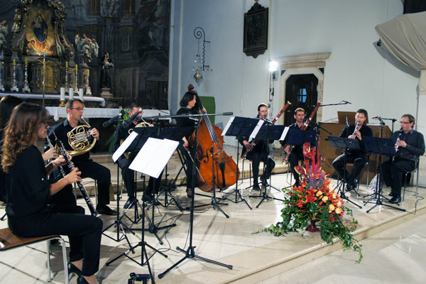 Koncert Samoborskog puhakog ansambla Camerata Cantilly u franjevakoj crkvi