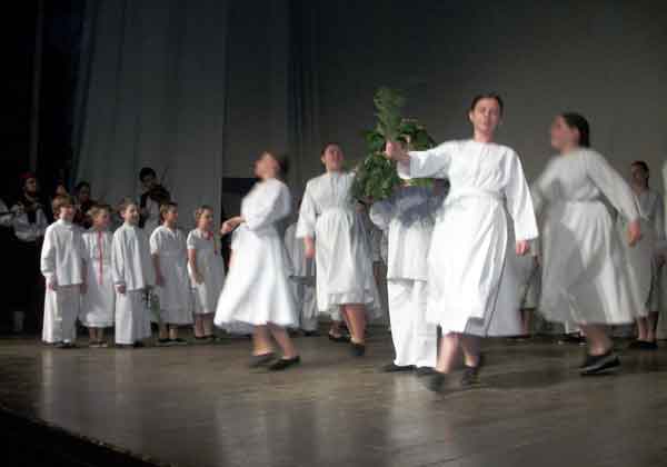 Koncert Folklornog ansambla Mladost u samoborskoj kino dvorani