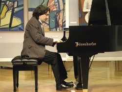 Prvog dana proljea u Galeriji Prica nastupio je pijanist Ljubomir Gaparovi