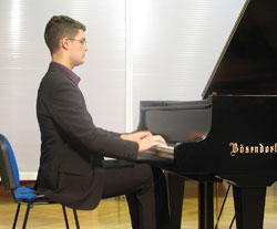 U Galeriji Prica koncert održao pijanist Ivan Horvatić