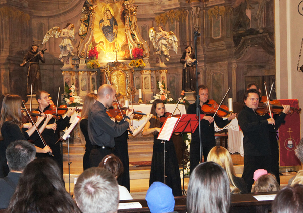 Koncert Samoborskih gudača i Oresta Shourgota u franjevačkoj crkvi