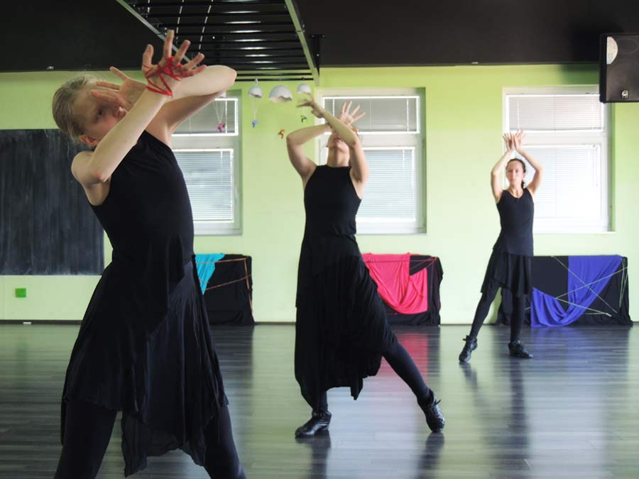 Nova predstava Plesne grupe Burka naziva Let po let za zavretak sezone