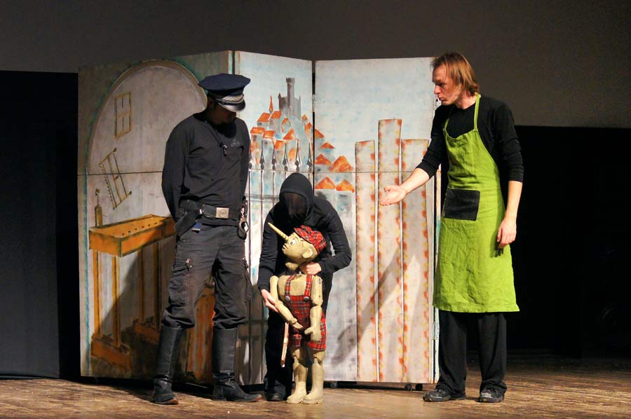 Predstava Pinokio na dar najmlaim sugraanima u povodu Dana Grada