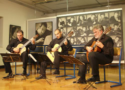 SGJ - U Galeriji Prica nastupio Dubrovaki gitarski trio