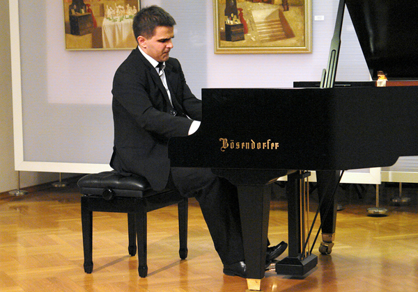 Održan koncert Krešimira Starčevića, laureata nagrade Grada Samobora 9. Međunarodnog natjecanja mladih glazbenika Ferdo Livadić