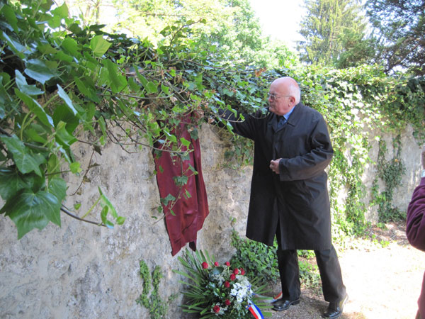 Obnovljena spomen-ploča Skenderu Fabkoviću premještena na samoborsko groblje
