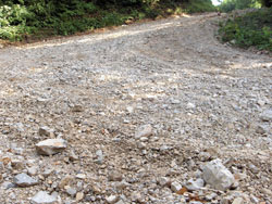 Cesta kod Žumberačkog Selca sanirana je na neprimjeren način