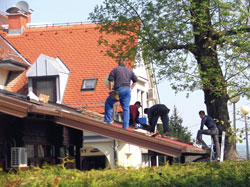 Na nadstrešnici koju je trebalo srušiti obnovljen je krov