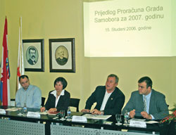 Povodom donošenja proračuna za 2007. godinu gradski su čelnici održali konferenciju za medije