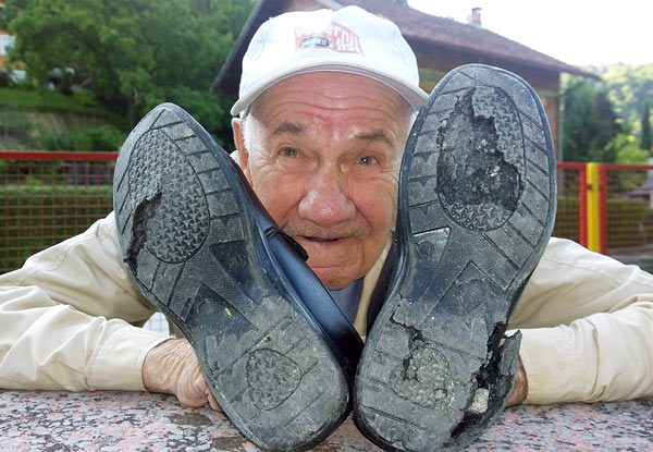 Ne bi vjerovali - i na udomeraku i u Rudarskoj dragi ljudi nose cipele, i to ne bilo kakve