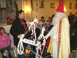 Rudari svom župniku za svetog Nikolu darovali bicikl!