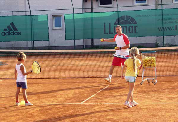 U Tenis klubu Bojan spremno su doekali ljetne mjesece s brojnim aktivnostima za najmlae i rekreativce
